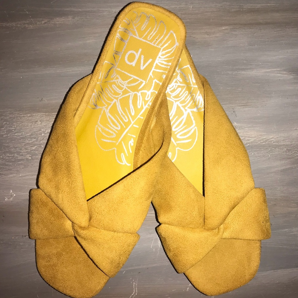 Dolce Vita sandals yellow size 8.5 NWOT